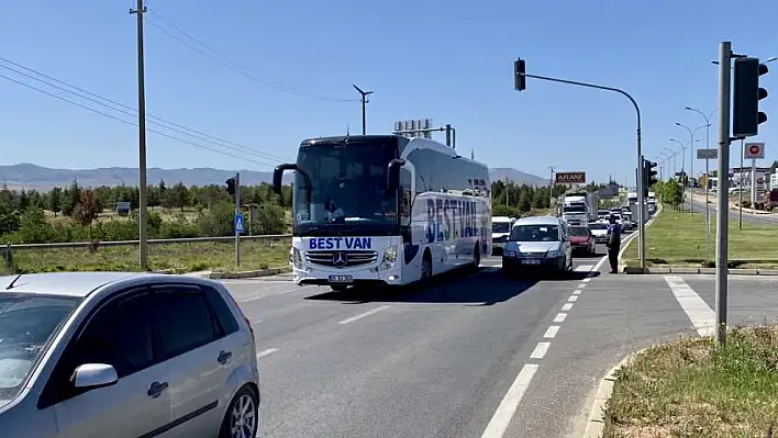 Ankara - Kayseri yolunda memlekete dönüş yoğunluğu!