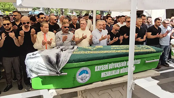 Anne Ayşe Hızar dualarla son yolculuğuna uğurlandı