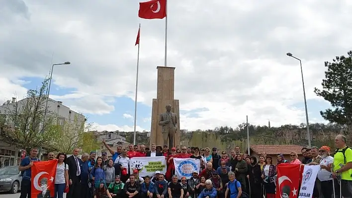 Anneler Günü İçin  24 Kilometre Yürüdüler
