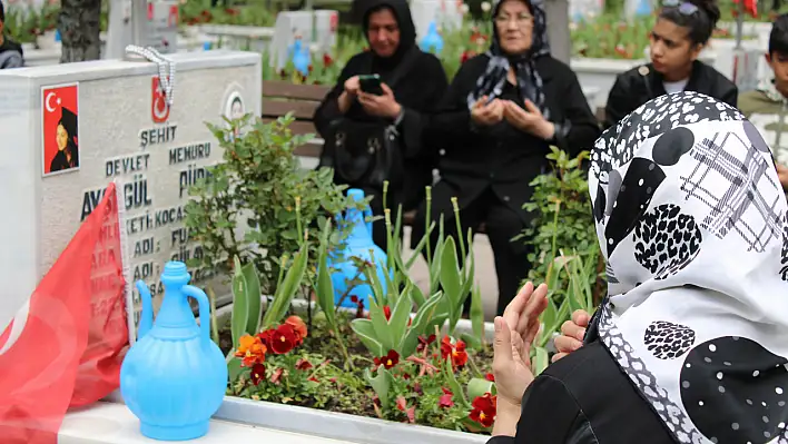 Anneler Günü'nde şehit annesinden yürek burkan sözler