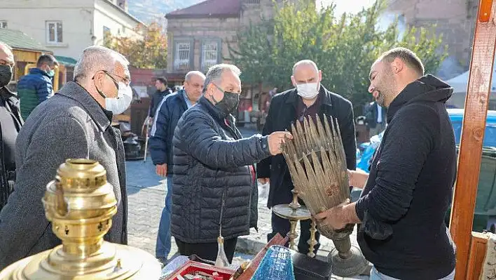 Antika pazarı aynı gün aynı yerde