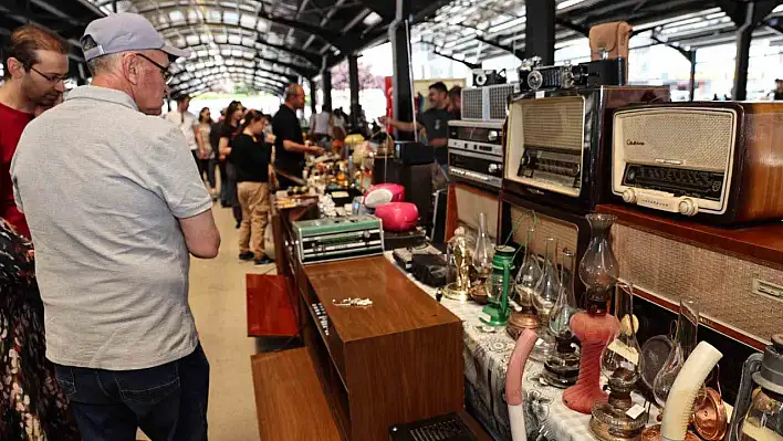 Halı, kilim, tespih, pul… Binlerce antika seni bekliyor!