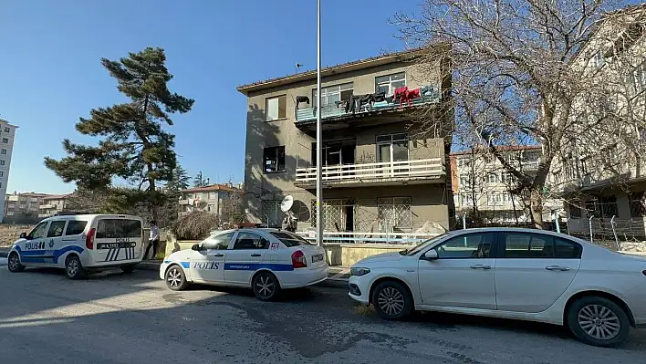 Apartmanda çıkan yangında 1 kişi hastaneye kaldırıldı