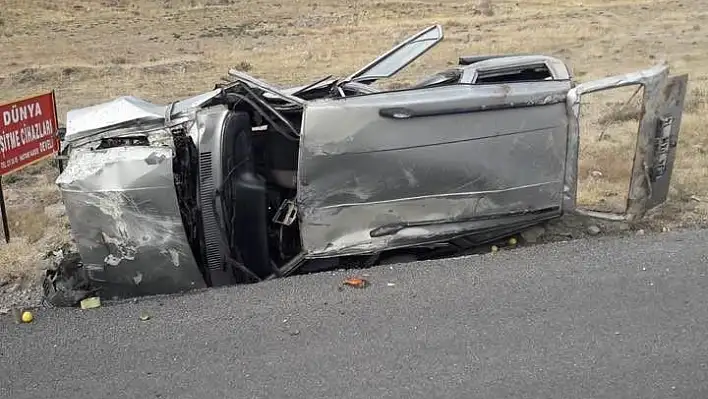 Aracın hurdaya döndüğü kazadan yaralanmadan kurtuldu
