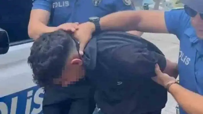 Araçların camını silerken korkuya neden olmuştu: 75 suç kaydı çıktı