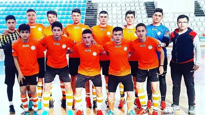 Arif Molu Teknik ve Endüstri Meslek Lisesi Futsal takımı yarı finalde