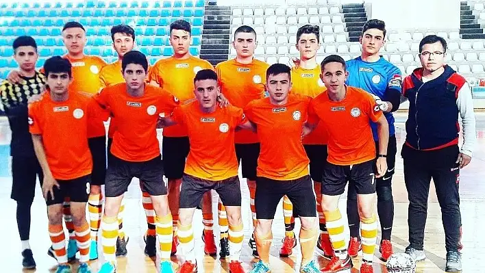 Arif Molu Teknik ve Endüstri Meslek Lisesi Futsal takımın gözü şampiyonlukta
