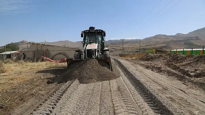 Arıtma tesisi yolu asfalt serimi için hazır