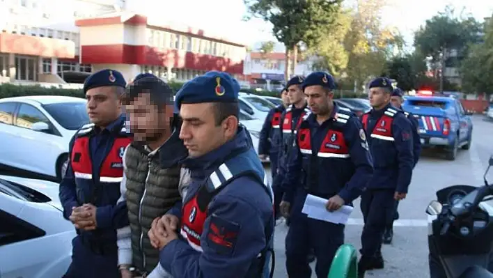 Arkadaşını öldüren şüpheli ve ona yardım ettiği öne sürülen iki kişi adliyeye sevk edildi