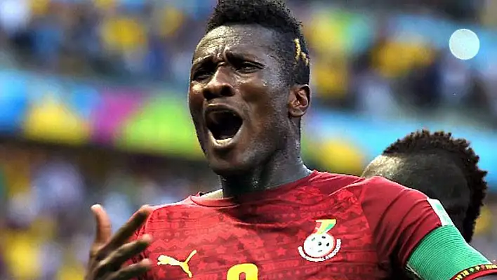 Asamoah Gyan koptu geliyor