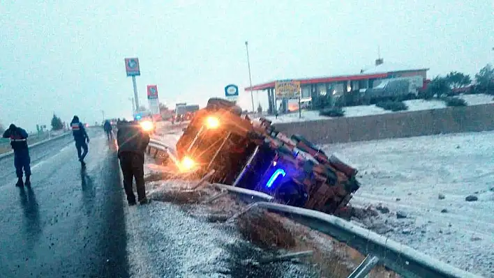 Askeri kirpi araçları kaza yaptı