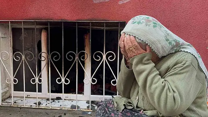 Yozgat'ta evde yangın: Yaşlı kadın gözyaşlarına boğuldu