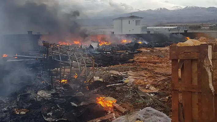 Atölyedeki yangın korkuttu