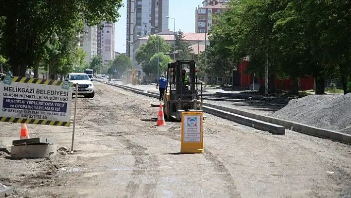 Aydınlıkevler Mahallesi alt yapı ve üst yapı çalışmaları ile yenileniyor