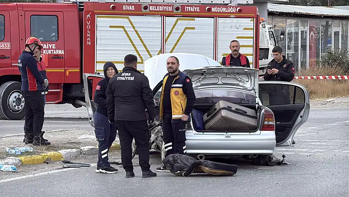 Aynı istikamette giden iki araç çarpıştı! 1 ölü