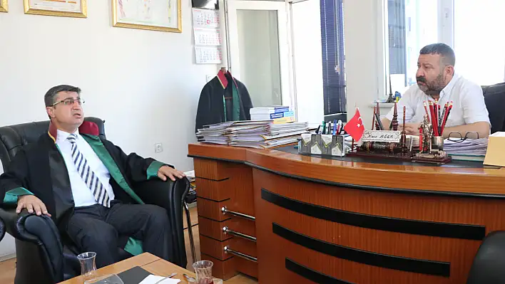 Azim kazandı! Kayseri'deki görme engelli öğretmen avukat oldu