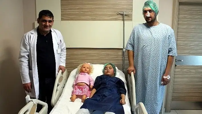Baba kız birlikte ameliyat oldu