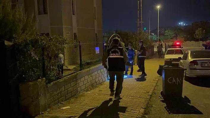 Baba, oğlu için canını siper etti: 1'i ağır 2 yaralı
