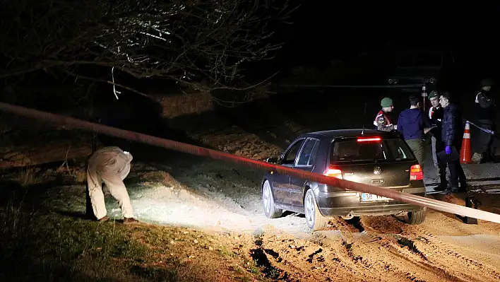 Baba ve oğul park halindeki araçta ölü bulundu