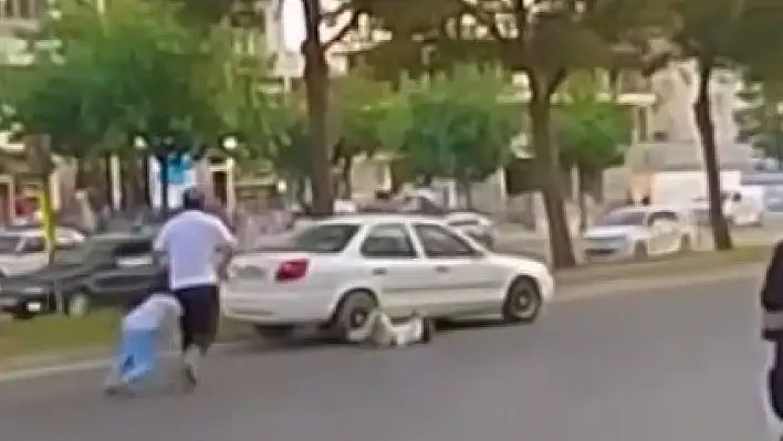 Babalarıyla yolun karşısına geçmeye çalışan çocuklardan acı haber