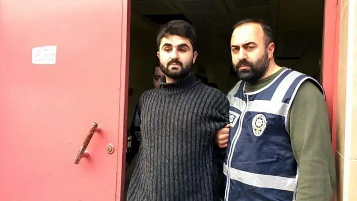 Babasını 50 bıçak darbesi ile öldüren sanık: Acı çekerek ölmesini istedim