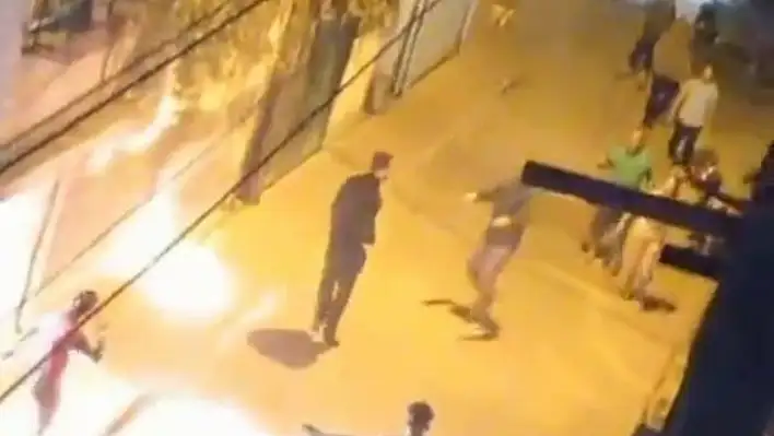 Eşinden kaçan kadına molotoflu saldırı!