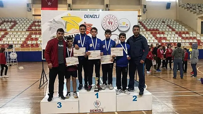 Badminton Analigde Türkiye  Üçüncüsü oldu