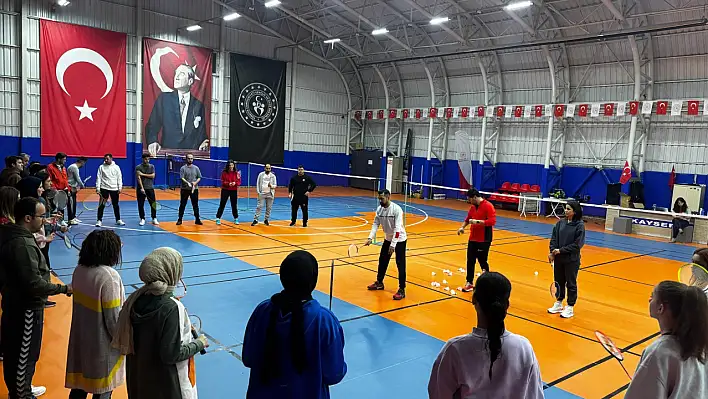 Badminton antrenör adayları sertifika için yarışacak