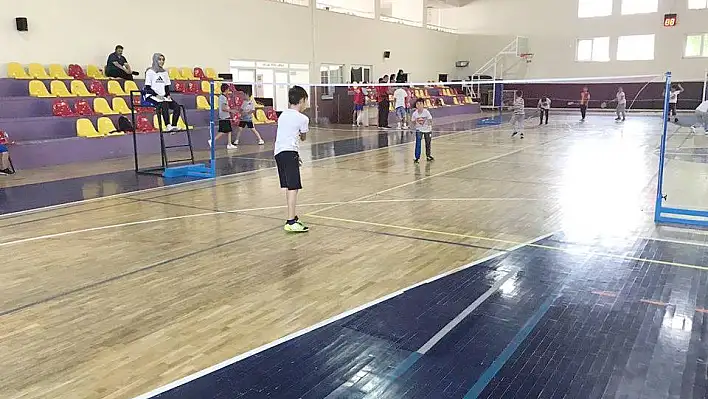 Badminton İl Birinciliği başladı