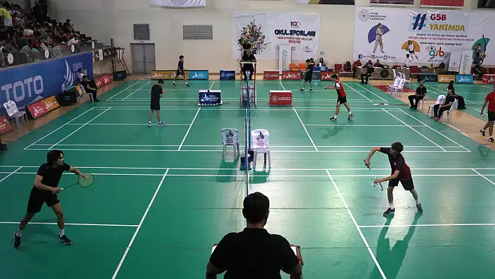 Badminton'un yıldızları Kayseri'de