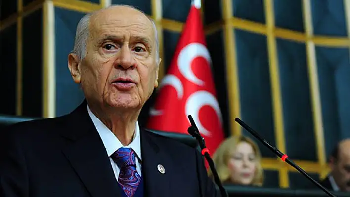 Bahçeli, çalışmalarını Başkanlık Divanı Üyeleriyle birlikte sürdürüyor