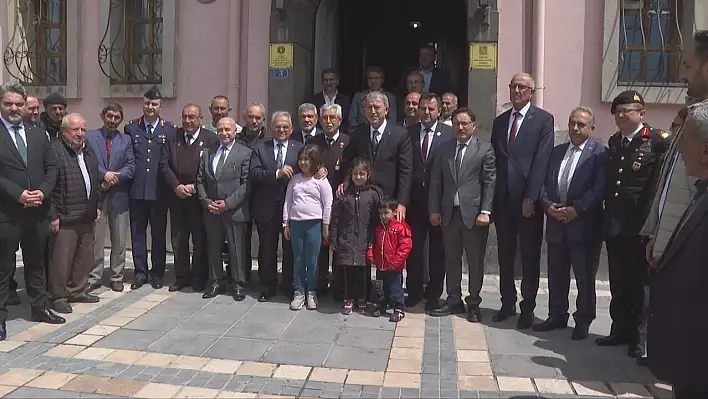 Bakan Akar: Bir koltuk için buna değer mi?