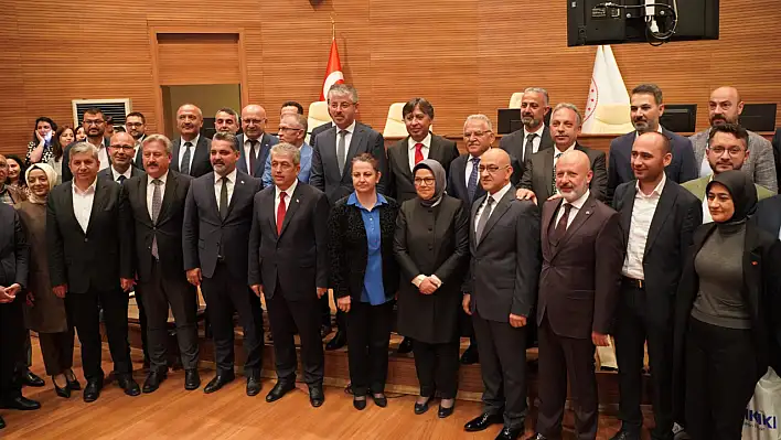 Bakan Akar'ın neden mazbata almadığı merak konusu oldu...