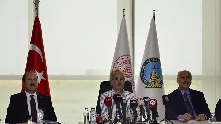 Bakan İnstagram'ın açılmasıyla ilgili ne dedi?