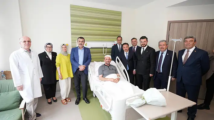 Bakan Tekin, kaza geçiren müdürünü unutmadı!