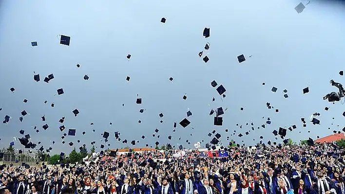 Başarılı öğrencilere 4 yıllık üniversite kısalıyor!