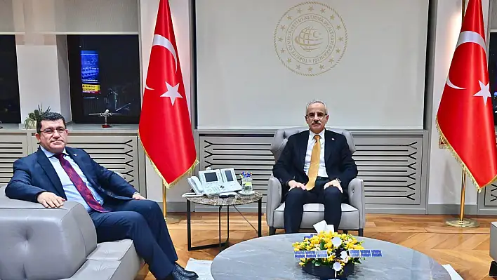 Başkan Açıkalın, Bakan Uraloğlu'na bakın ne hediye etti!