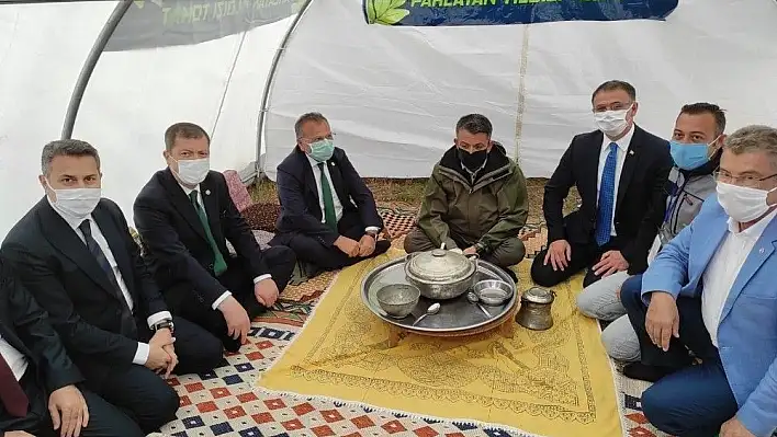 Başkan Akay, 'Buğday ile koyun gerisi oyun'
