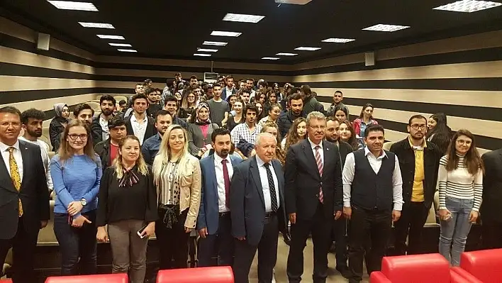 Başkan Akay NNY Üniversitesi Kariyer Günlerinin konuğu oldu