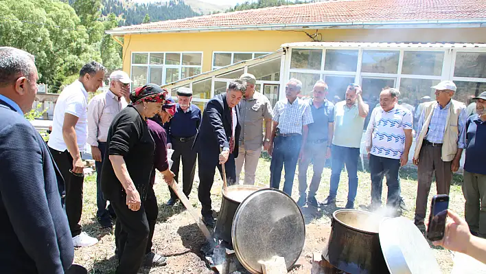 Başkan aşure kaynattı!