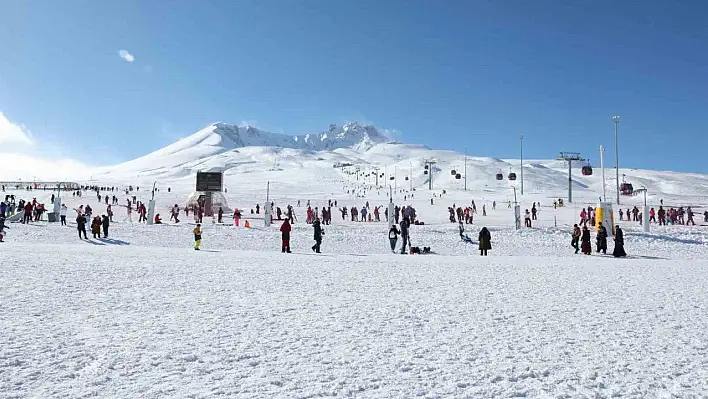 Büyükkılıç: Türkiye'nin her yerinden Erciyes'e geliyorlar