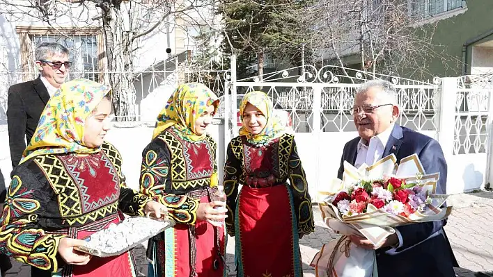 Büyükşehir'den Spor Salonu ve Bahçe Düzenlemesi Tanıtım Programı