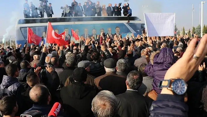 Başkan Büyükkılıç'a coşkulu karşılama
