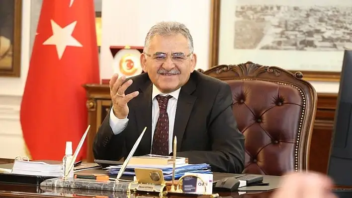 Başkan Büyükkılıç, AGÜ Öğretim Üyesi Doç. Dr. Güngör'ü tebrik etti