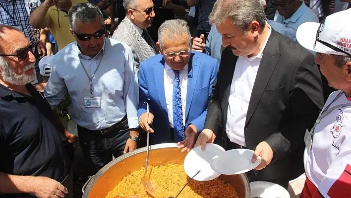 Başkan Büyükkılıç, 'Bu selalar milletin uyanışı üzerine söylenecekse mazeret gözetmeden meydanda olacağız'