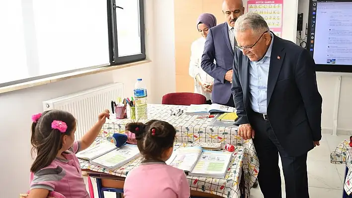 Başkandan Öğretmen Ümran Şefik Okulu'na ziyaret