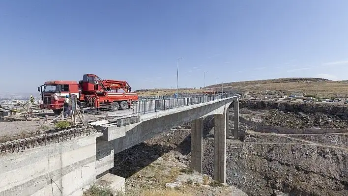Başkan Büyükkılıç, Derevenk Viyadüğü ve bağlantı yollarında incelemelerde bulundu