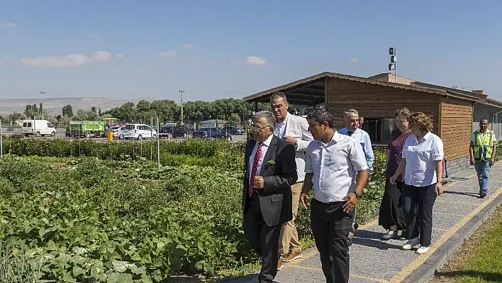 Başkan Büyükkılıç, Doğal Ürünler Bahçesi'nde incelemelerde bulundu
