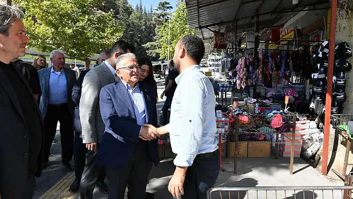 Başkan Büyükkılıç Gaziantep dönüşü Kahramanmaraş'ı ziyaret etti! Bakın nerelere gitti