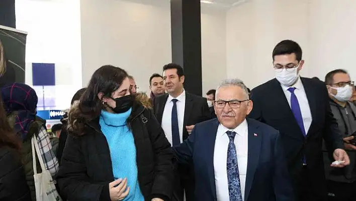 Büyükkılıç: Gençler geleceğe ümitle baksın, kaygıyla değil!